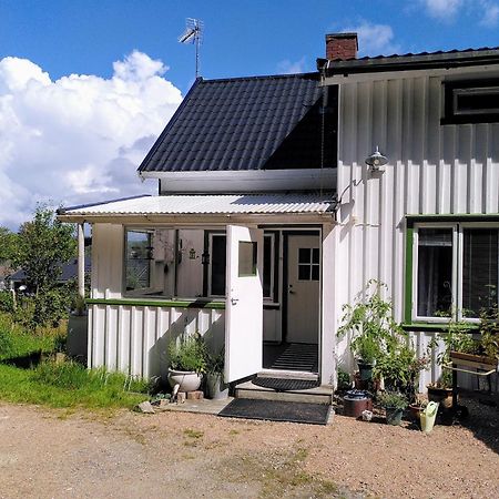 Laegenhet Naturnaera I Henån Esterno foto
