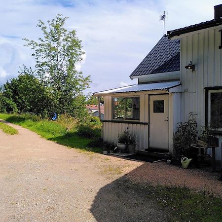 Laegenhet Naturnaera I Henån Esterno foto
