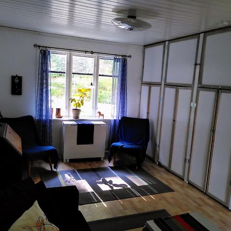 Laegenhet Naturnaera I Henån Esterno foto