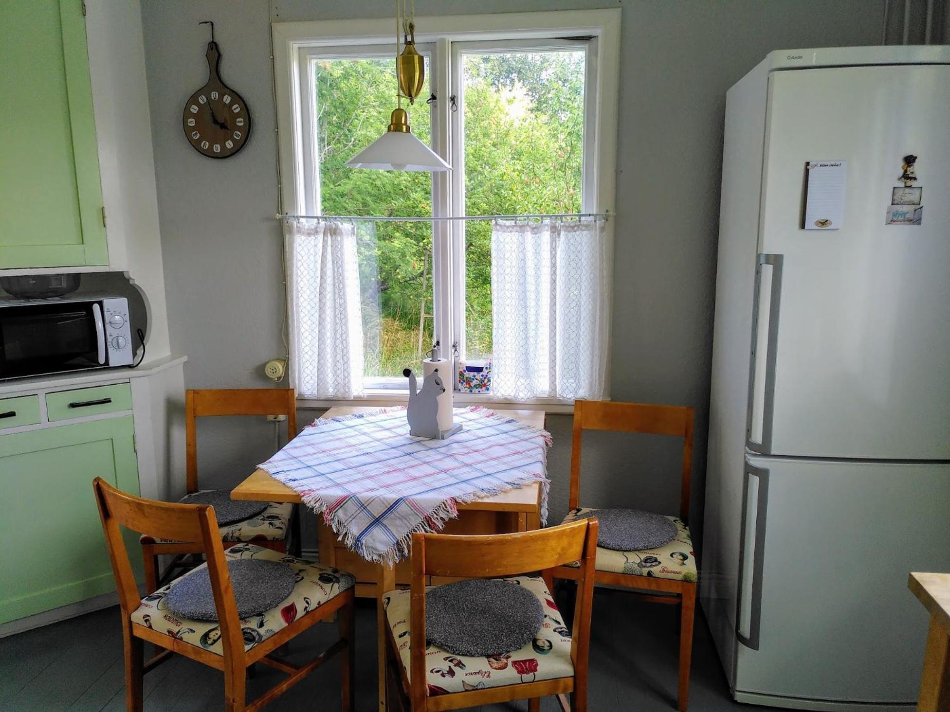 Laegenhet Naturnaera I Henån Esterno foto
